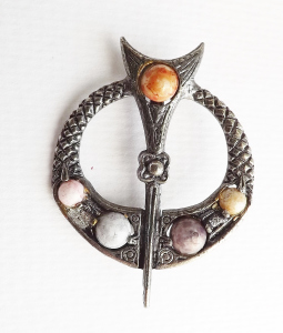 scottish-pennicular-glass-agate-buckle-brooch-3.jpg