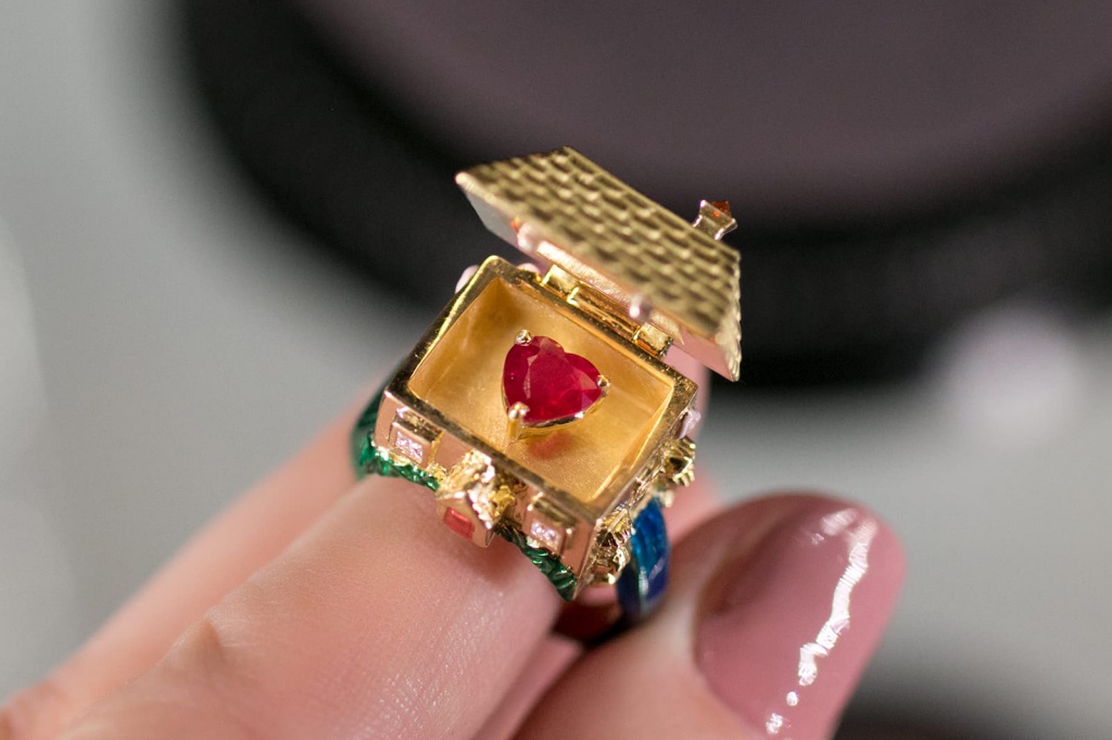 Solange-Azagury-Partridge-house-ring-2.jpg