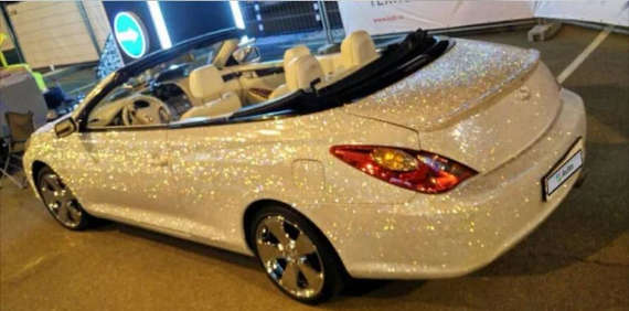 Огранщик алмазов из Севастополя выставил на продажу кабриолет в стразах (фото)