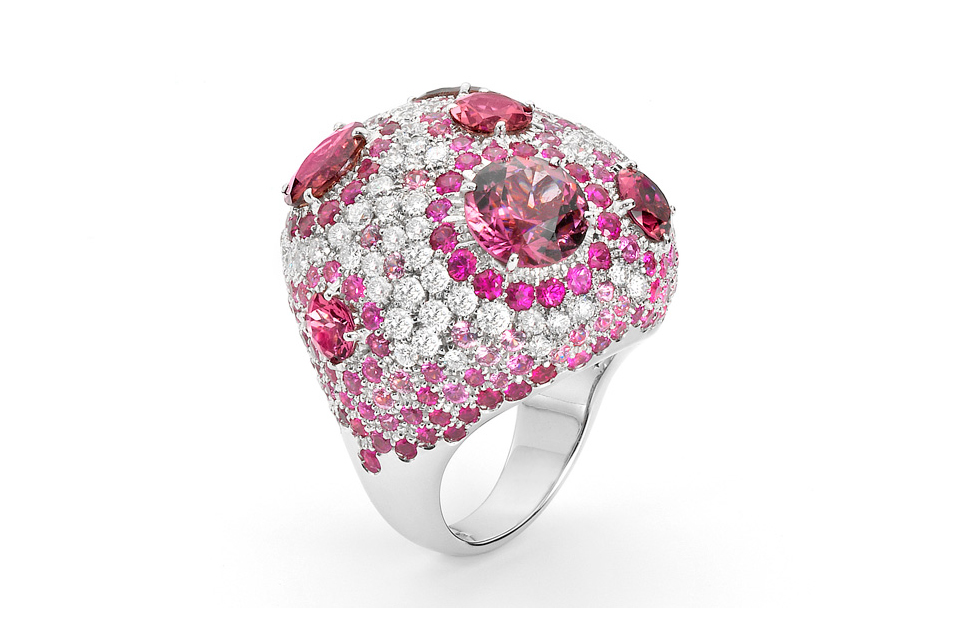 Roberto_Coin__Haute_Couture__ring_in_18kt_white_gold_with_pink_sapphires__tourmalines_and_diamonds.jpg Roberto_Coin__Haute_Couture__ring_in_18kt_white_gold_with_pink_sapphires__tourmalines_and_diamonds.jpg