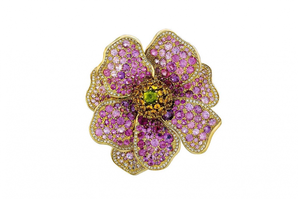 Jessie_brooch_by_Paula_Crevoshay_set_with_44_yellow_sapphires_totalling_2.19ct__373_pink_sapphires_totalling_38.77ct__250_diamonds.jpg Jessie_brooch_by_Paula_Crevoshay_set_with_44_yellow_sapphires_totalling_2.19ct__373_pink_sapphires_totalling_38.77ct__250_diamonds.jpg