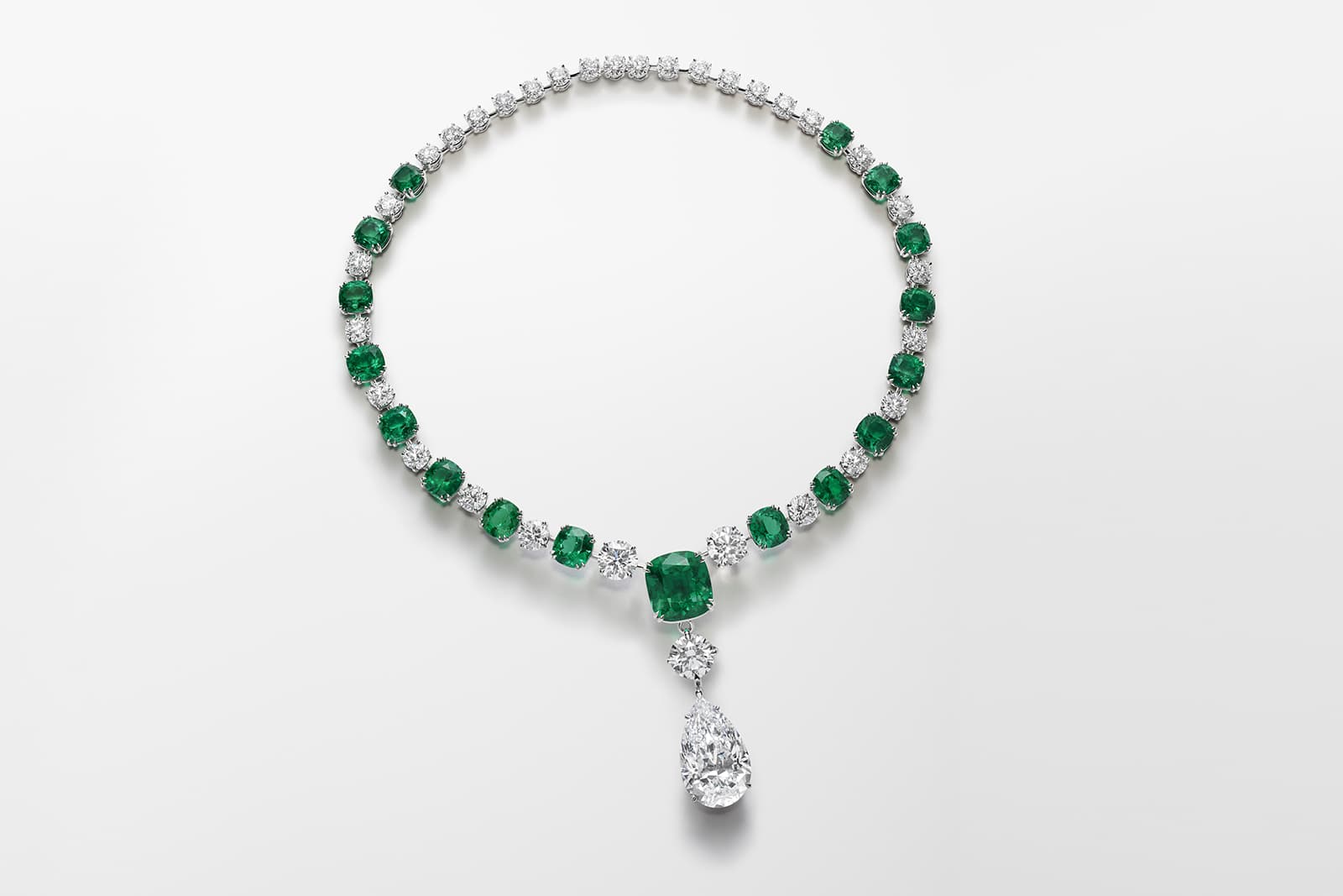 Колье Chopard из белого золота с колумбийскими изумрудами 52ct и бриллиантами 58.4ct