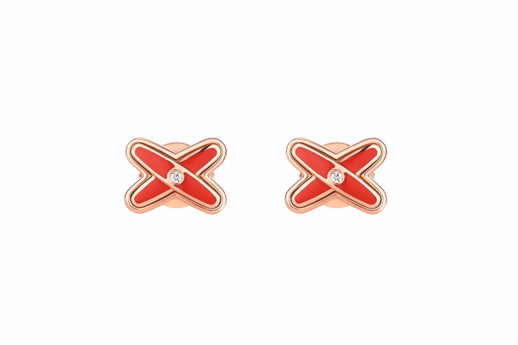 Chaumet_083462__Jeux_de_Liens_Studs_Earrings_PG_Madder_Red_Lacquer2_.jpg Chaumet_083462__Jeux_de_Liens_Studs_Earrings_PG_Madder_Red_Lacquer2_.jpg