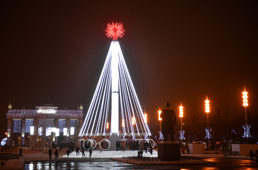  Десятки метров и миллионы рублей: 8 самых дорогих елок в мире