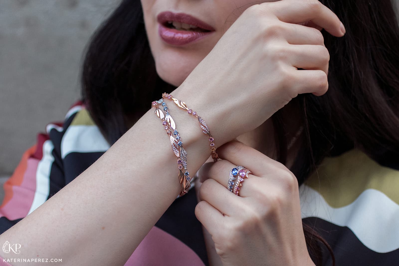 Украшения Delicate Gübelin Fancy из розового золота с цветными сапфирами и бриллиантами