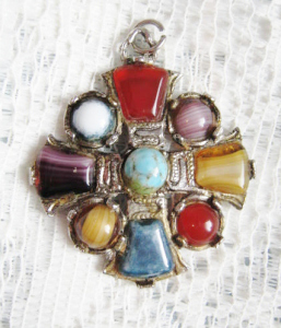 vintage-1970s-scottish-agate-flass-hollywood-pendant-cross-2.jpg