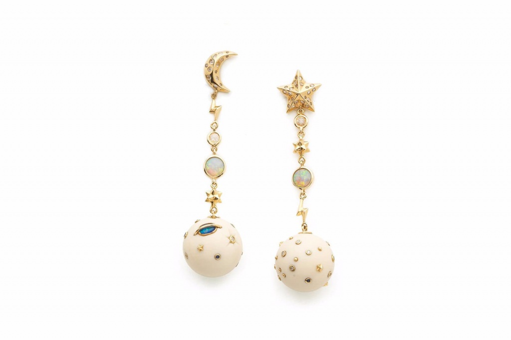 Bib_Van_der_Velden_Galaxy_earrings.jpg Bib_Van_der_Velden_Galaxy_earrings.jpg