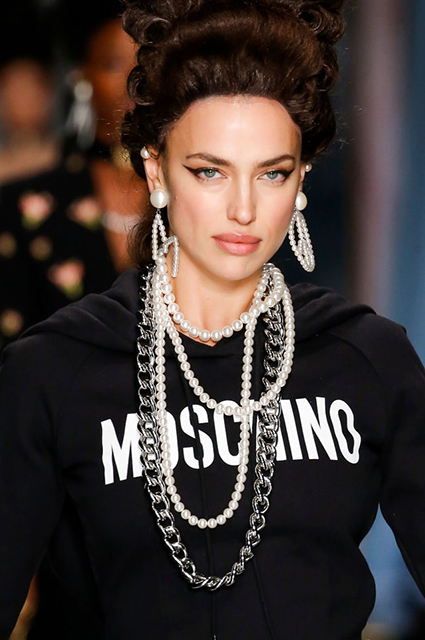 Ирина Шейк на показе Moschino Ирина Шейк на показе Moschino