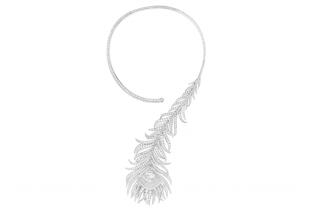 Boucheron_-_Plume_de_Paon_XL_Question_Mark_necklace_paved_with_diamonds_on_white_gold.jpg Boucheron_-_Plume_de_Paon_XL_Question_Mark_necklace_paved_with_diamonds_on_white_gold.jpg