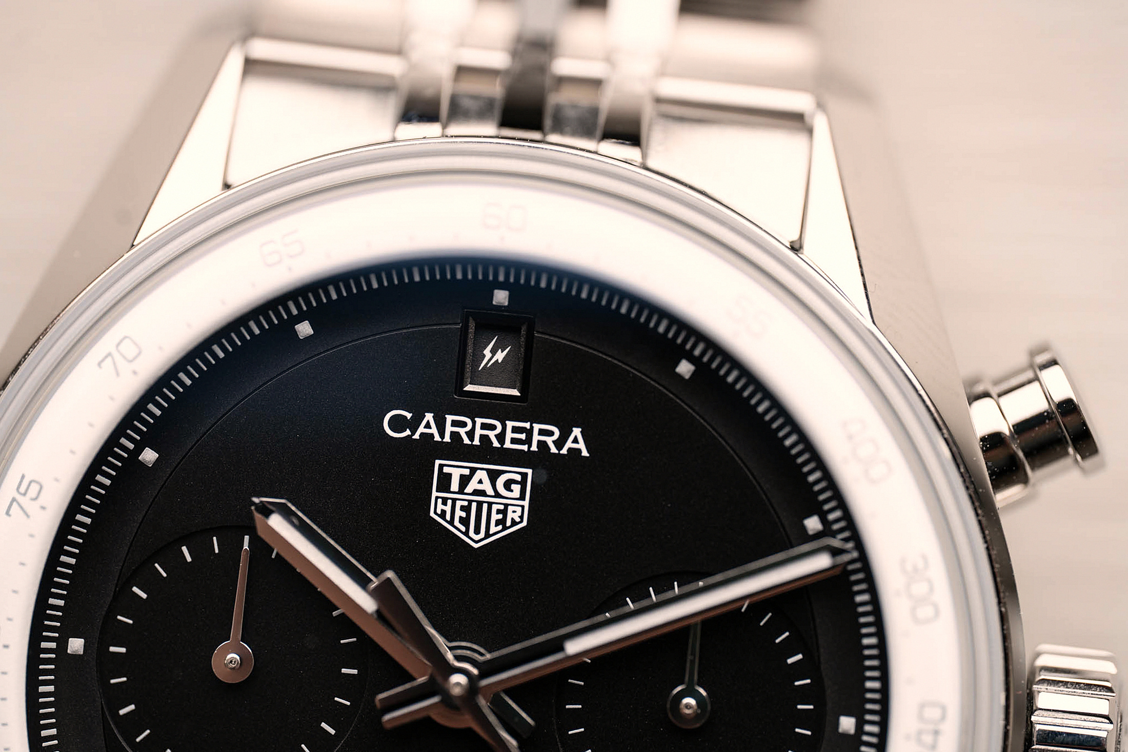 TAG Fragment Carrera Glassbox окно даты