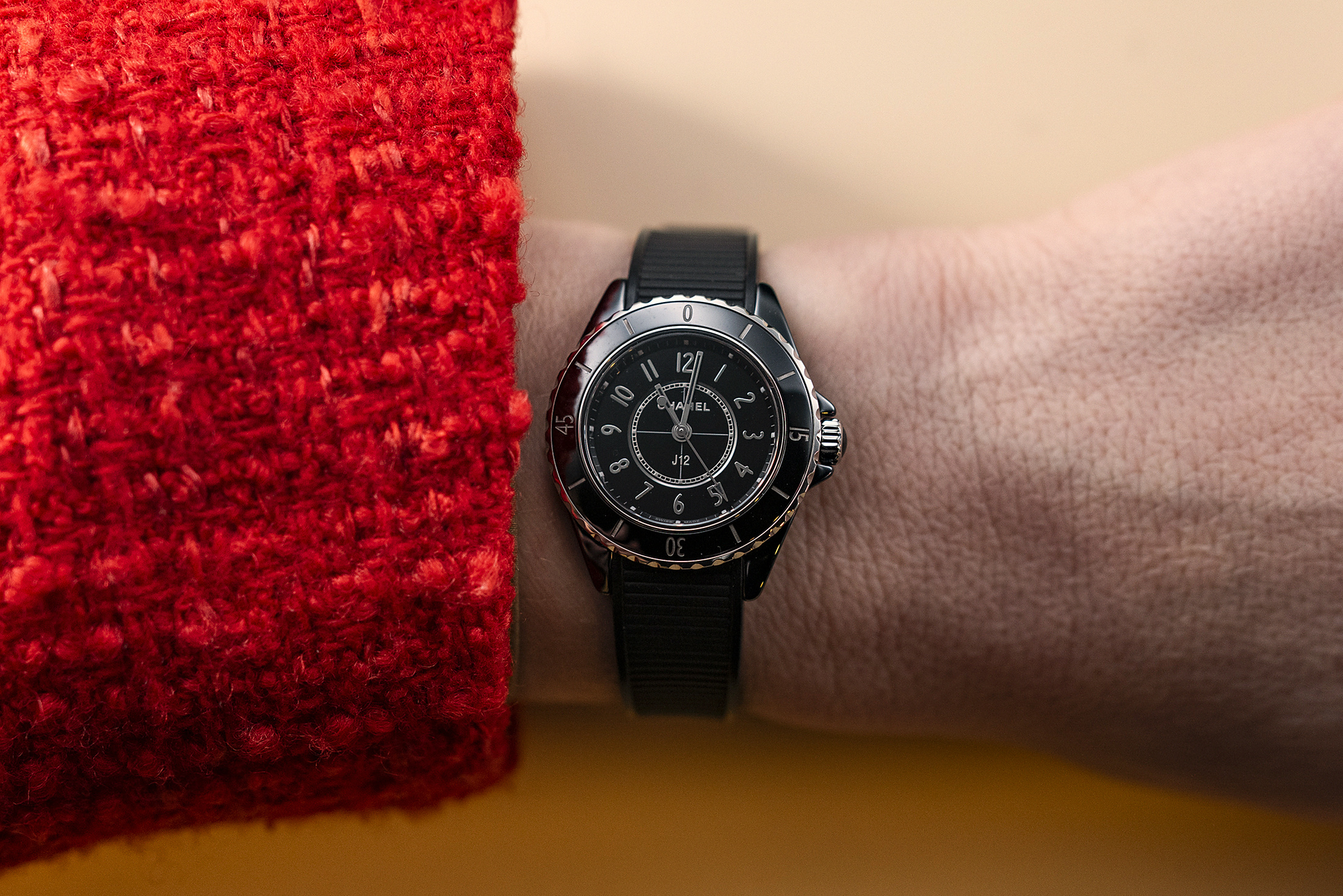 Миниатюрная модель Chanel J12