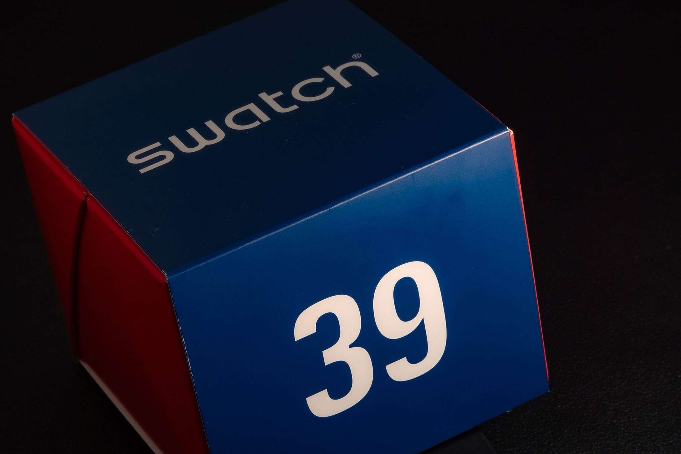 Задняя крышка часов Swatch 'What If...Tariffs?'