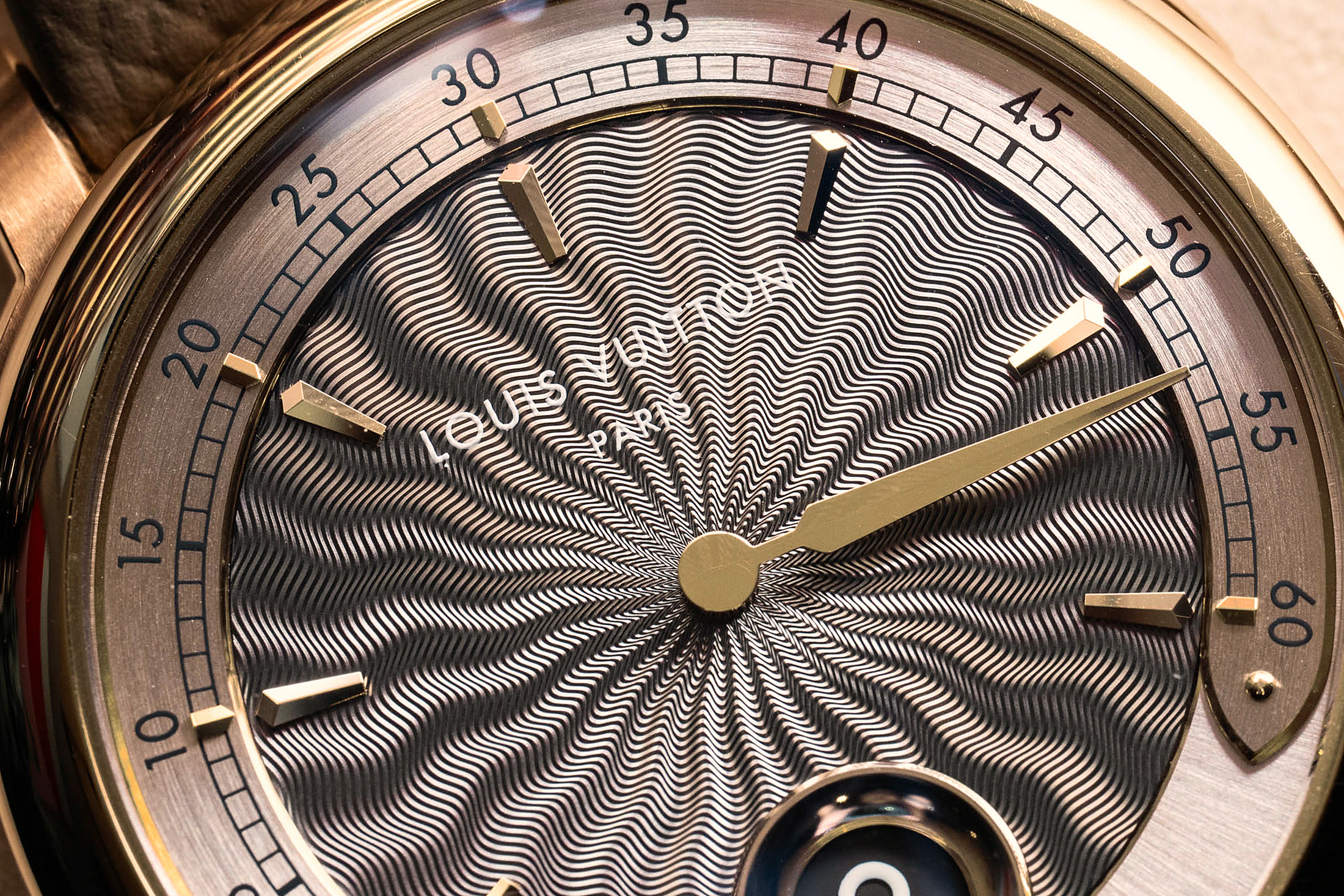 Макросъемка гильоше Escale Minute Repeater