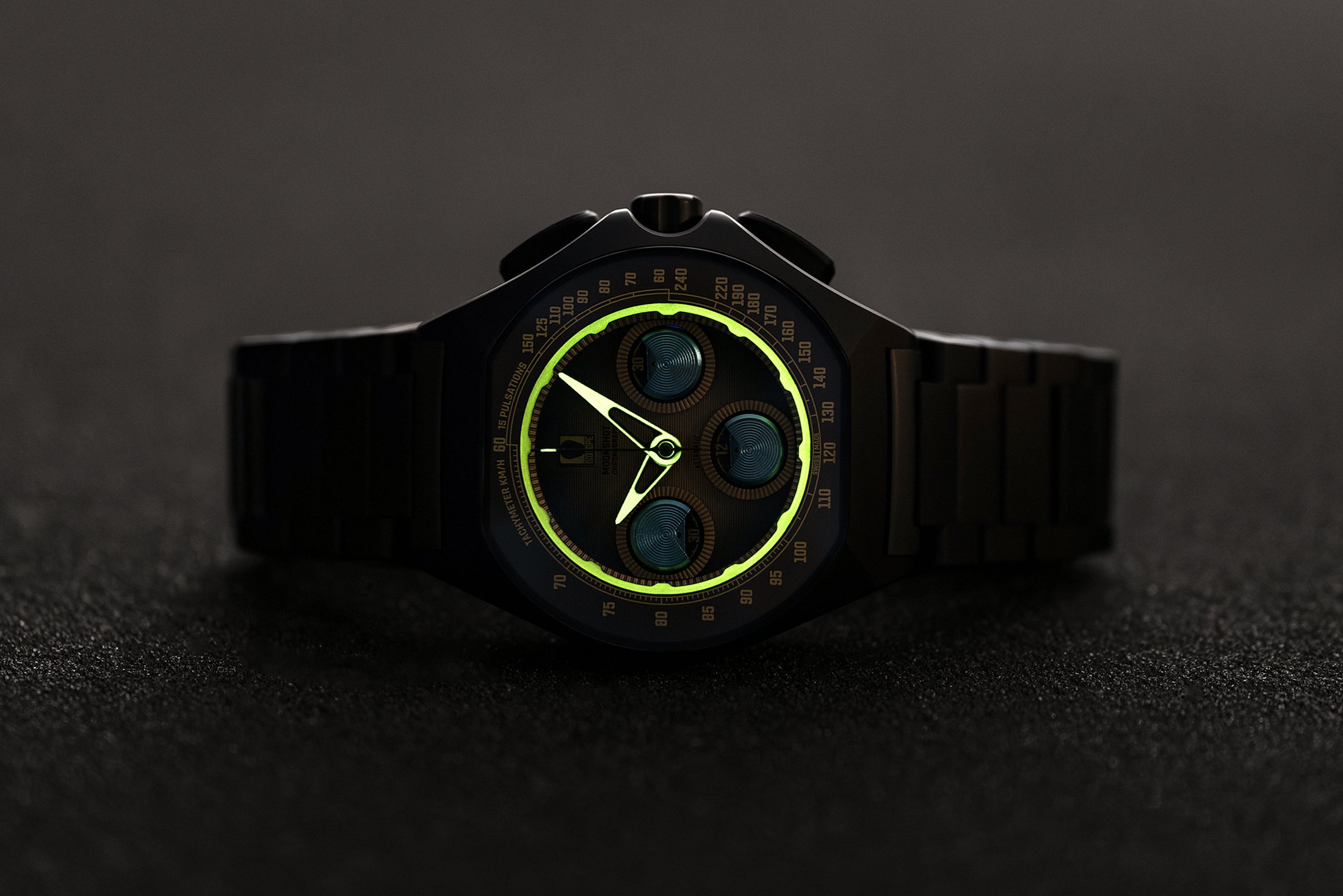 Крупный план Isotope Moonshot