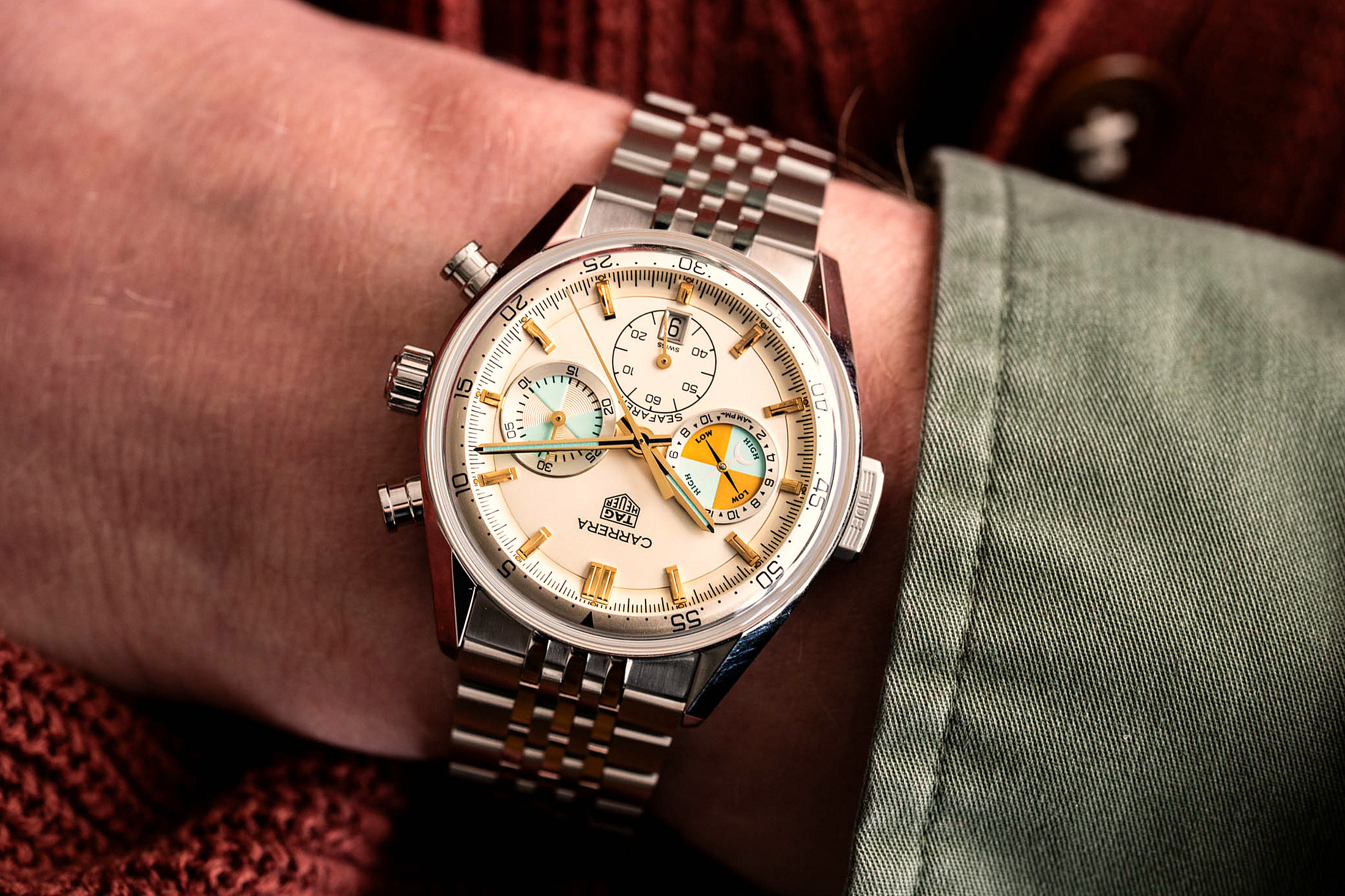 TAG Heuer Seafarer на запястье, вид снизу