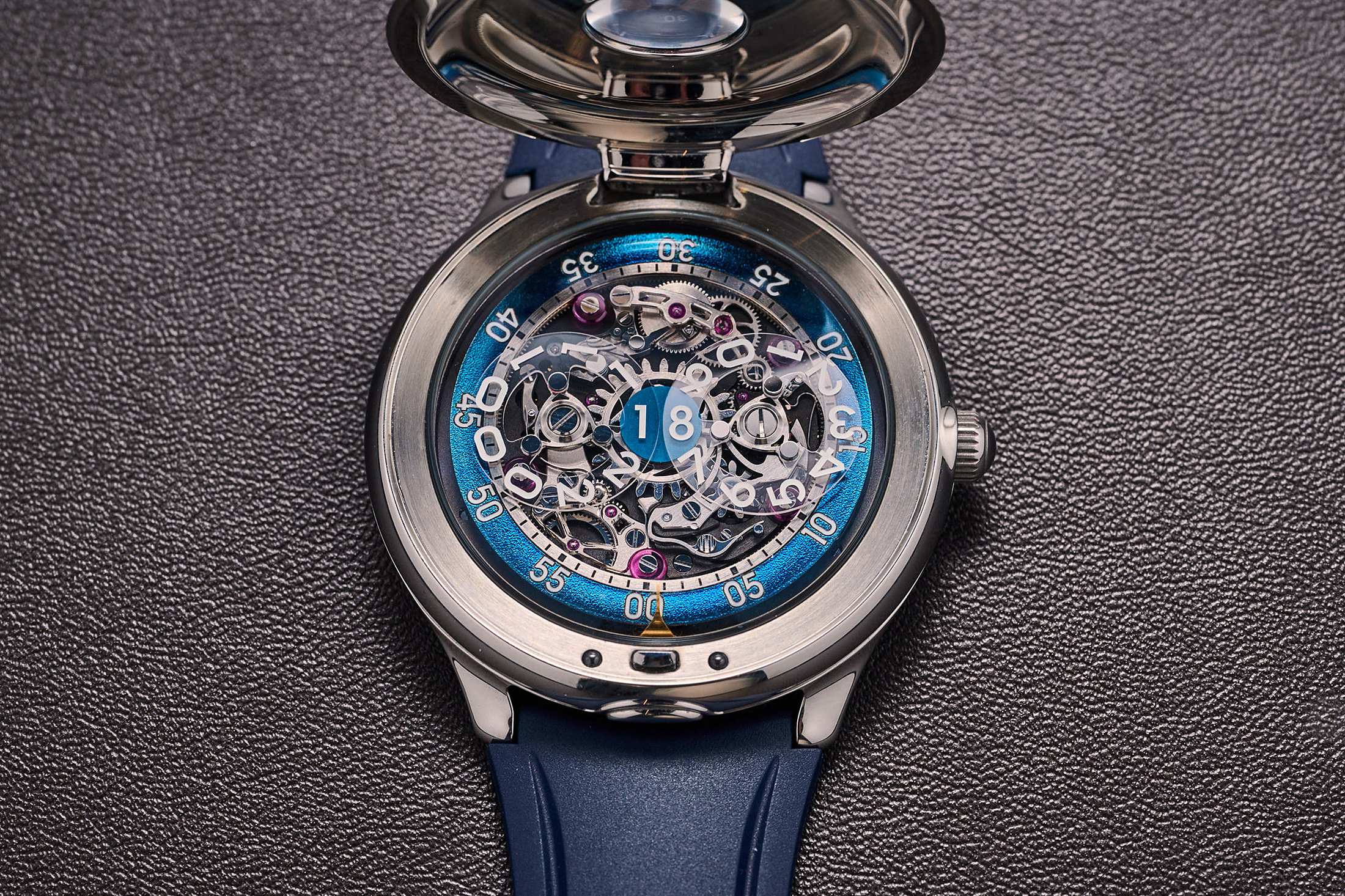 Часы Czapek Time Jumper с открытой крышкой